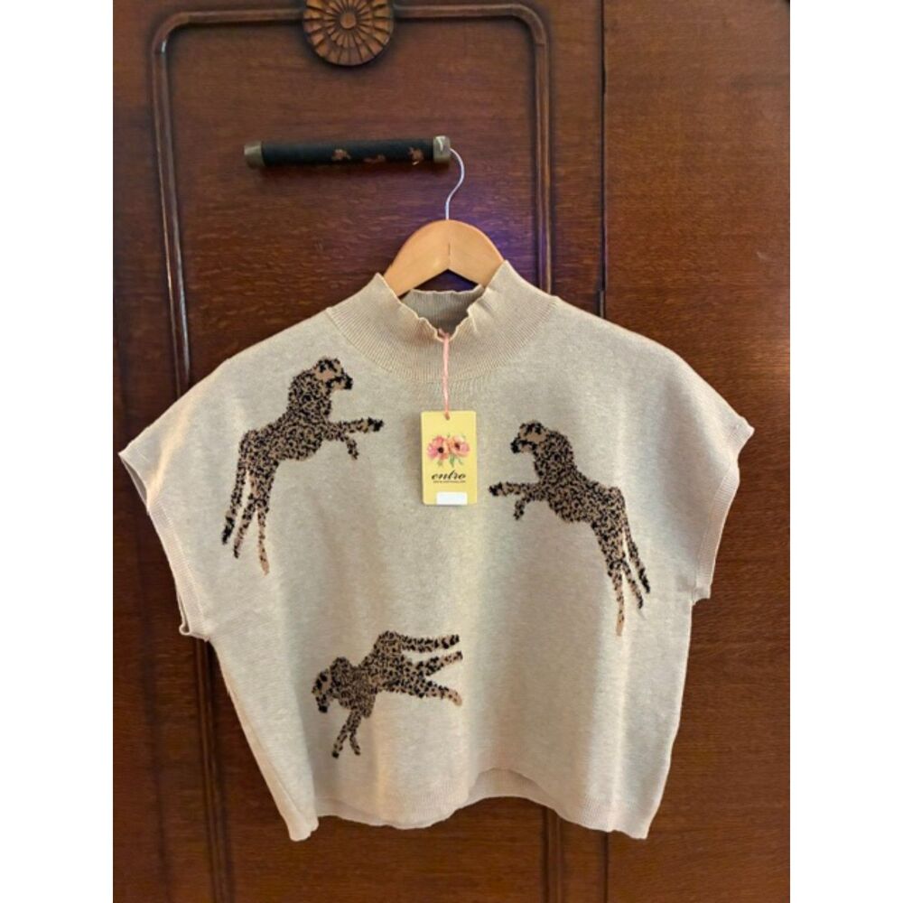 Entro NWT Animal Print Sweater Vest Medium Mock Neck Knit Top Boutique